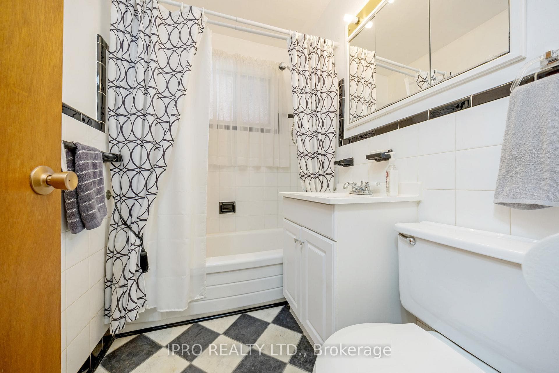 16 Langstone Crescent photo 23