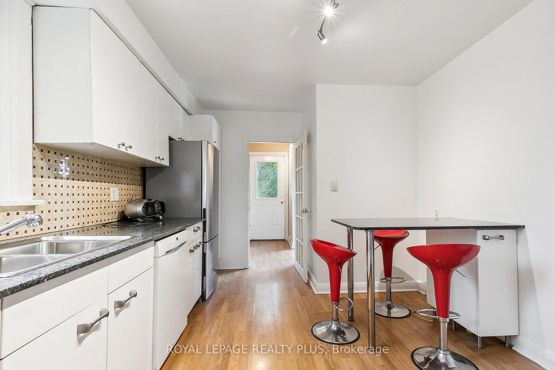 4236 Bloor Street photo 10