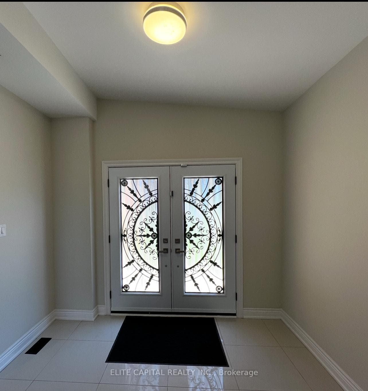 192 Brookbanks Drive photo 2