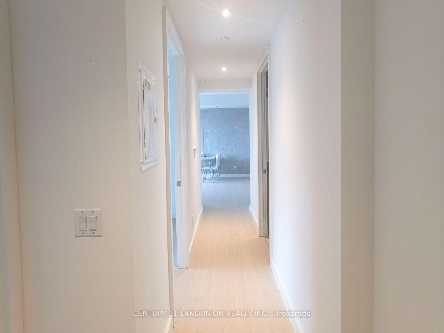 81 Wellesley Street Unit 1001 photo 4