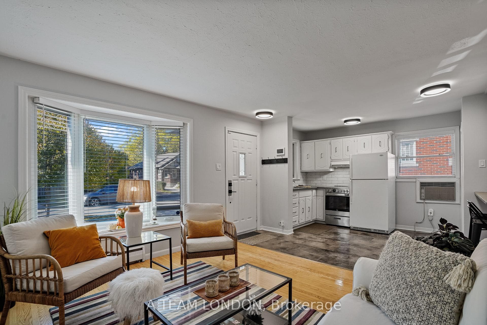 106 Thornton Avenue photo 8