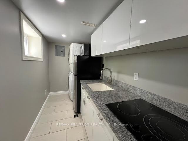37 Kenton Drive Unit Lower photo 5