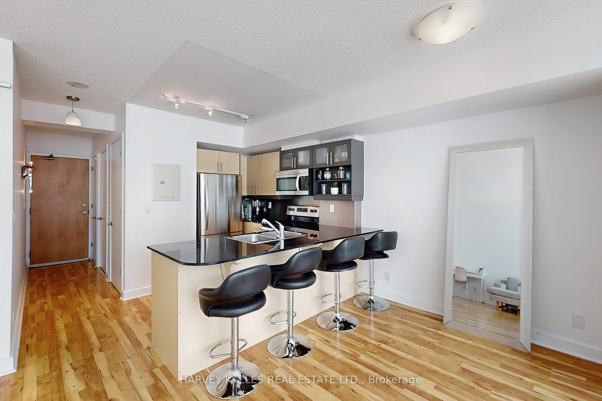 350 Wellington Street Unit 319 photo 13