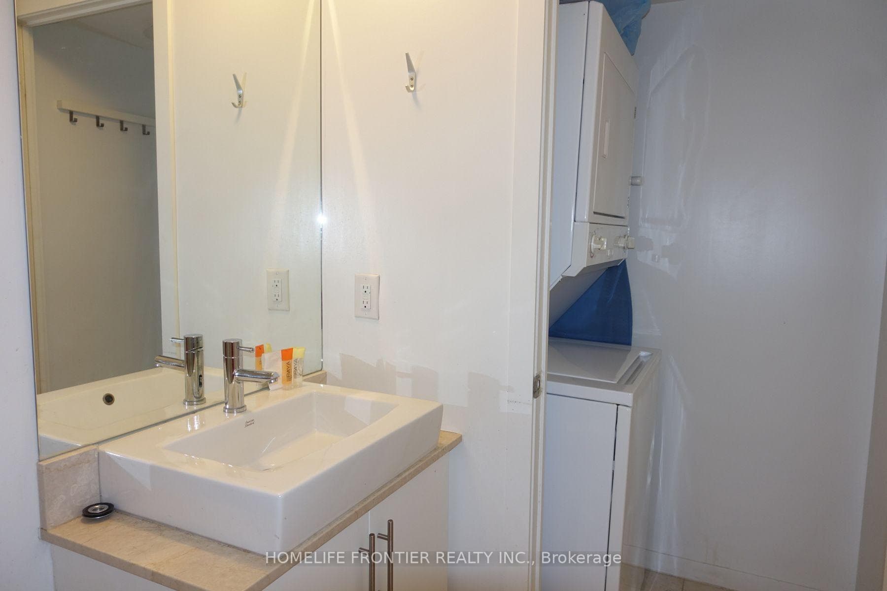 55 Bremner Boulevard Unit 2309 photo 11