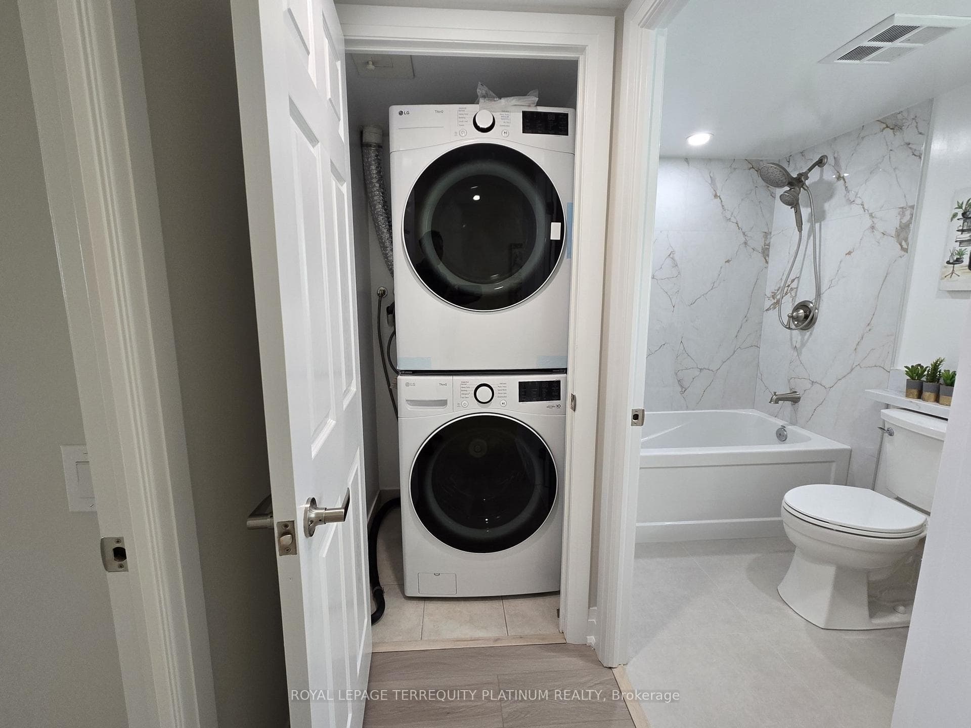 10 Northtown Way Unit 2013 photo 11