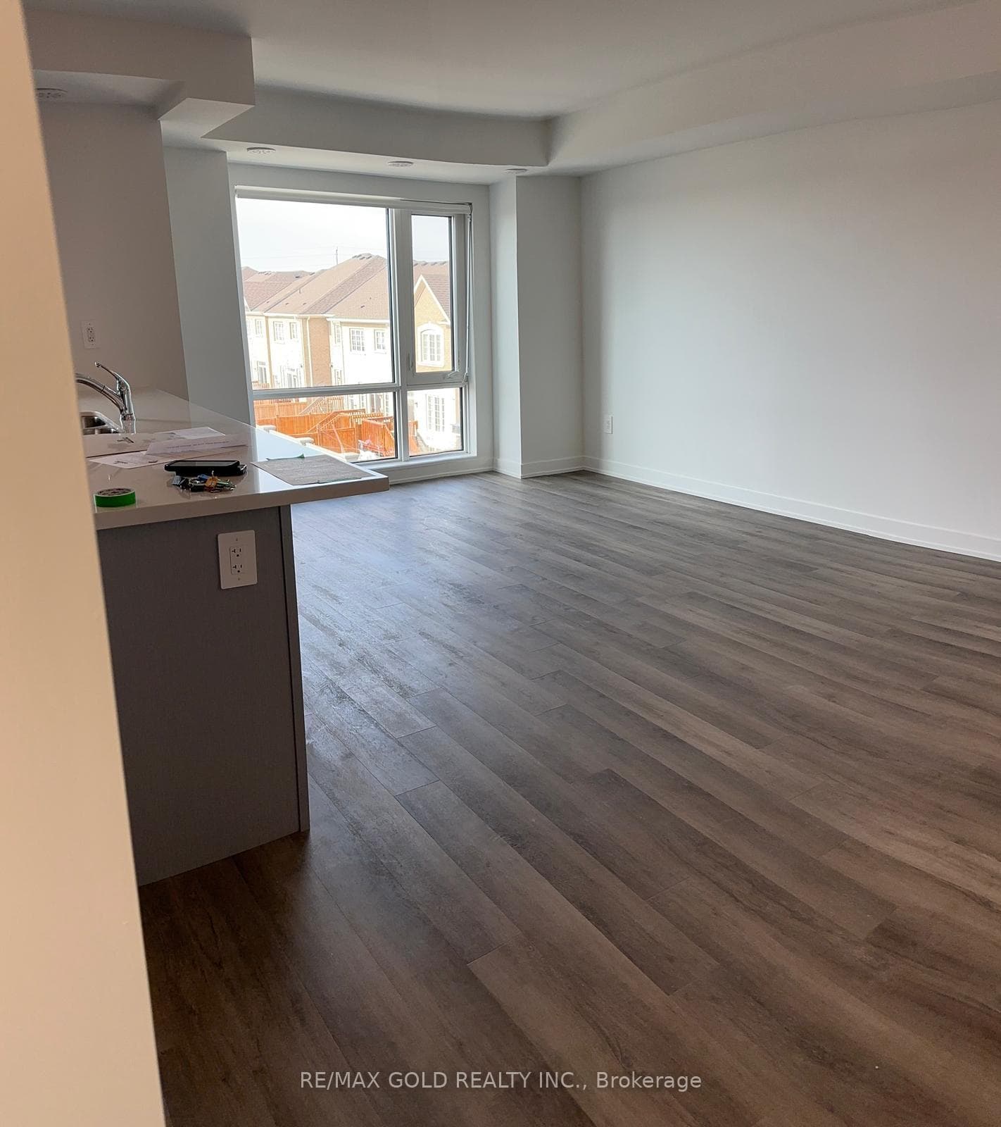 65 Romilly Avenue Unit 24 photo 3