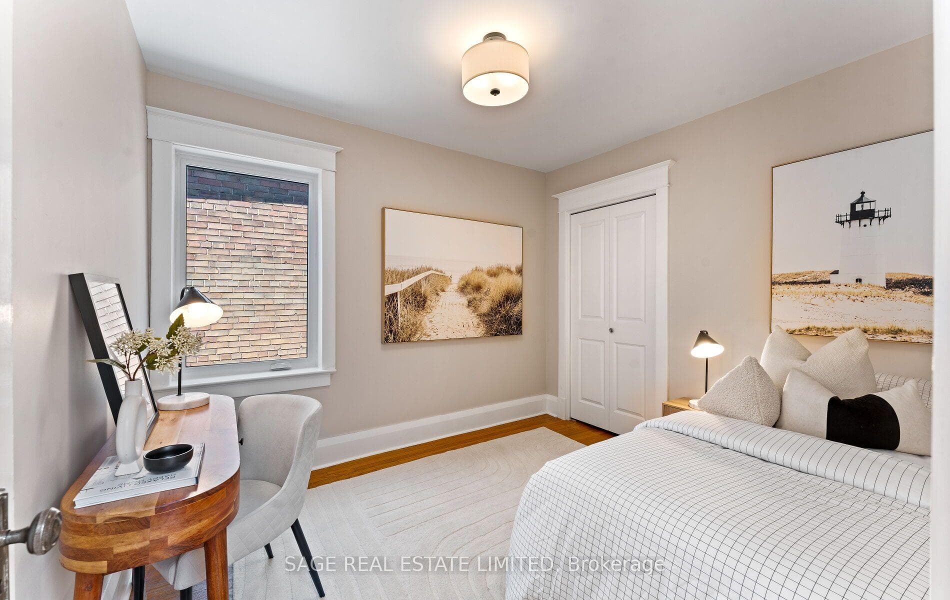 Middle bedroom