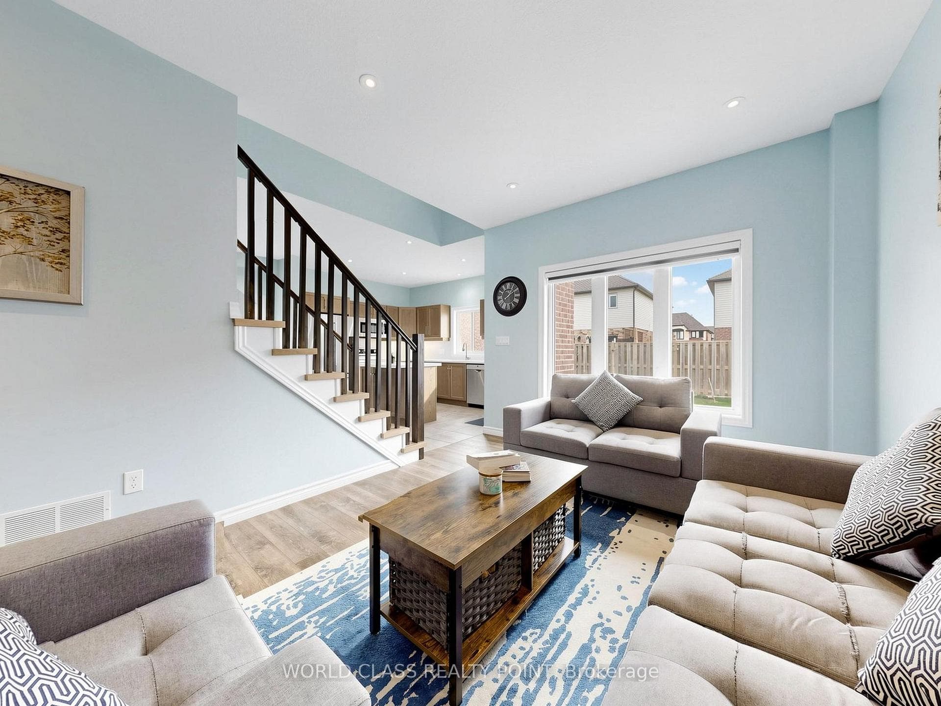 371 Finoro Crescent photo 12