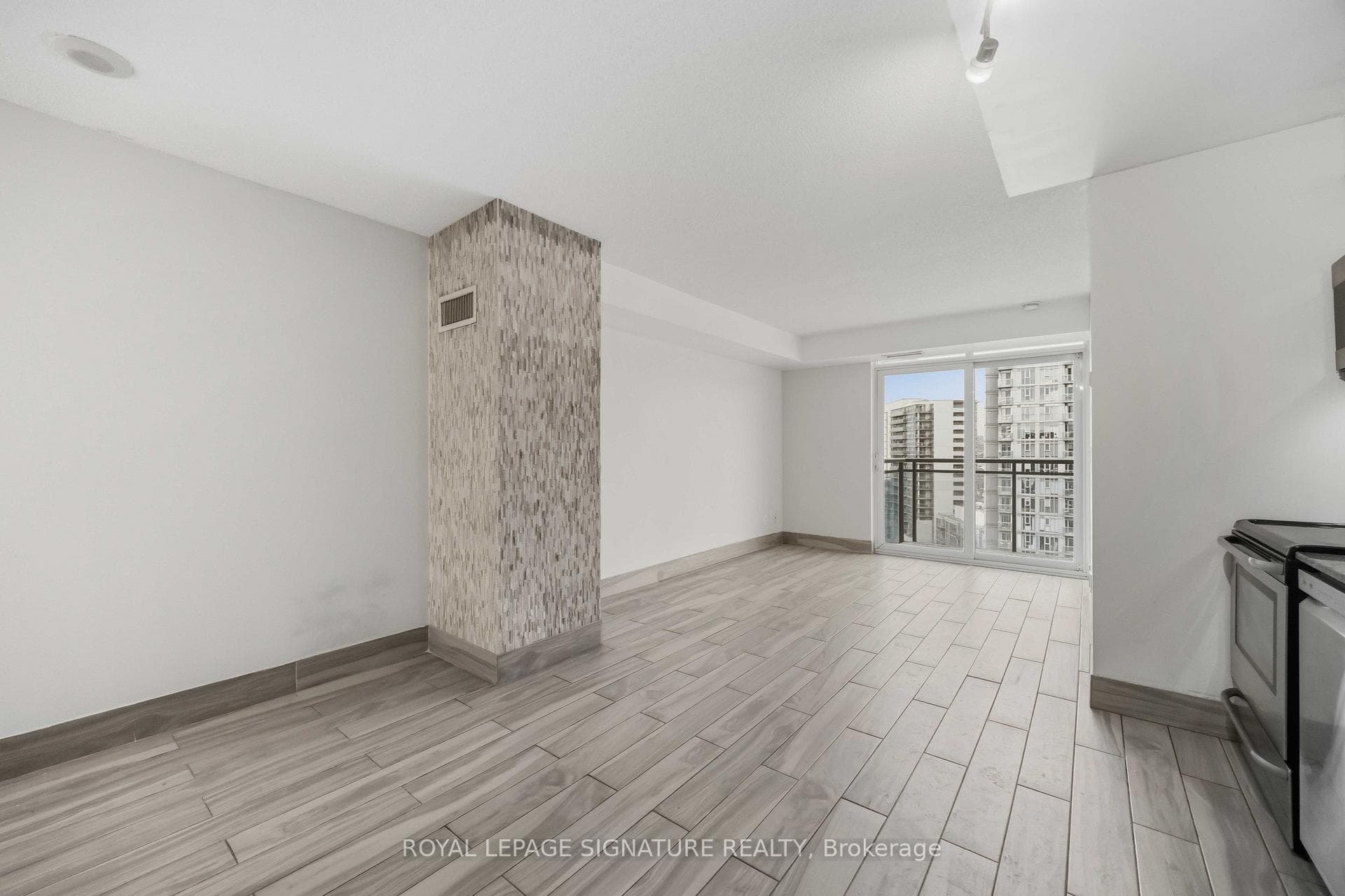 38 Joe Shuster Way Unit 1625 photo 19