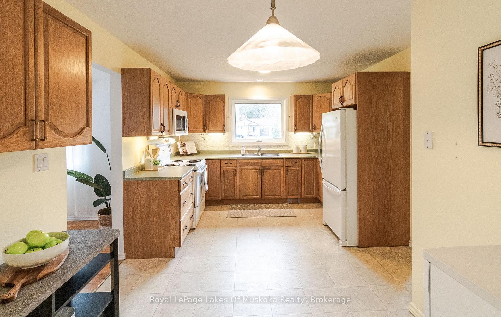 19 Glencairn Crescent photo 13