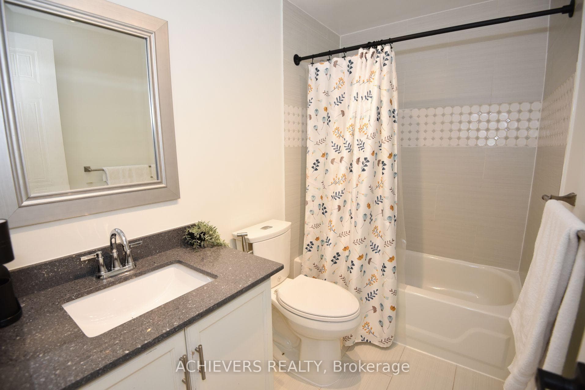 19 Mccullock Crescent photo 33