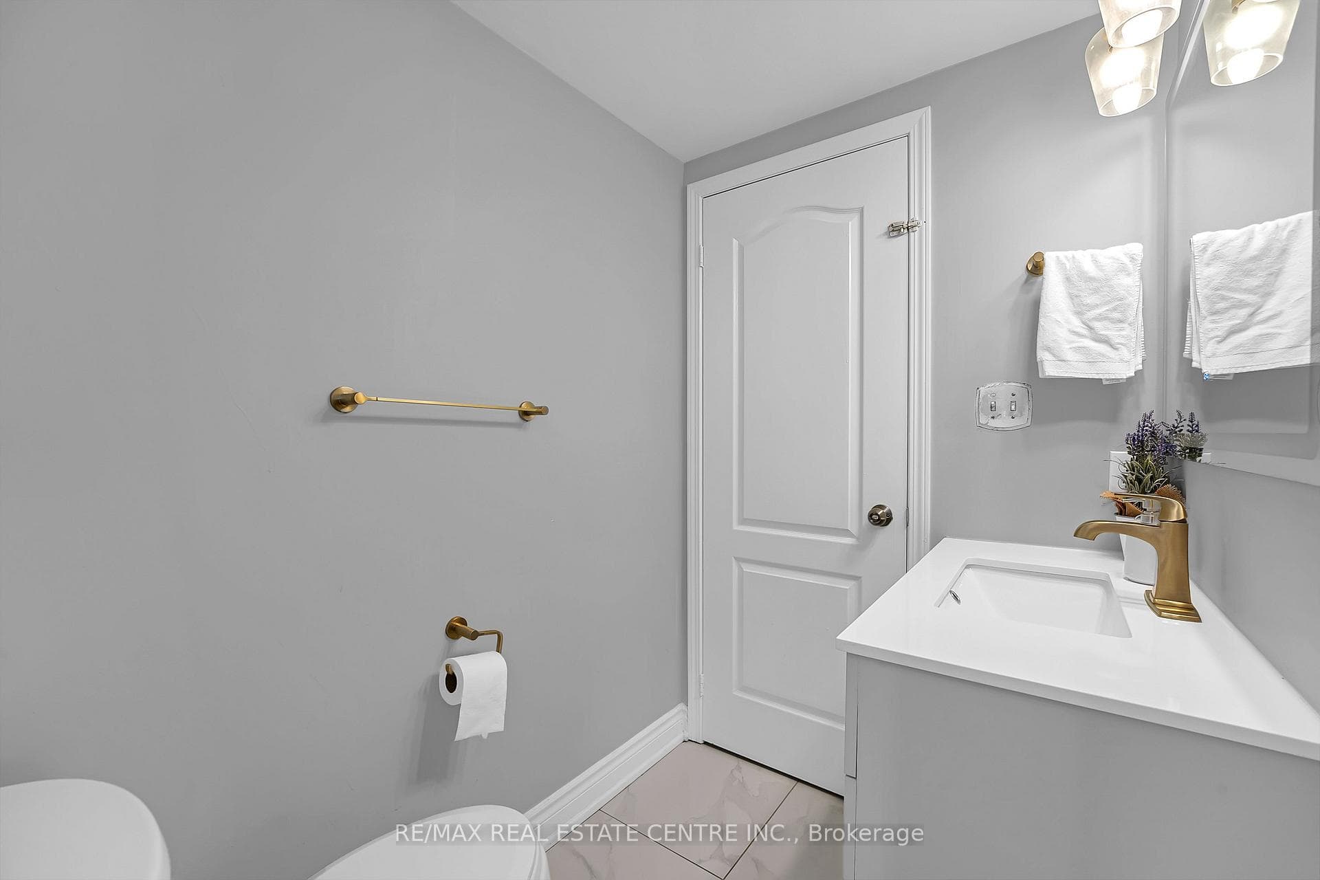 834 Ferguson Drive photo 23