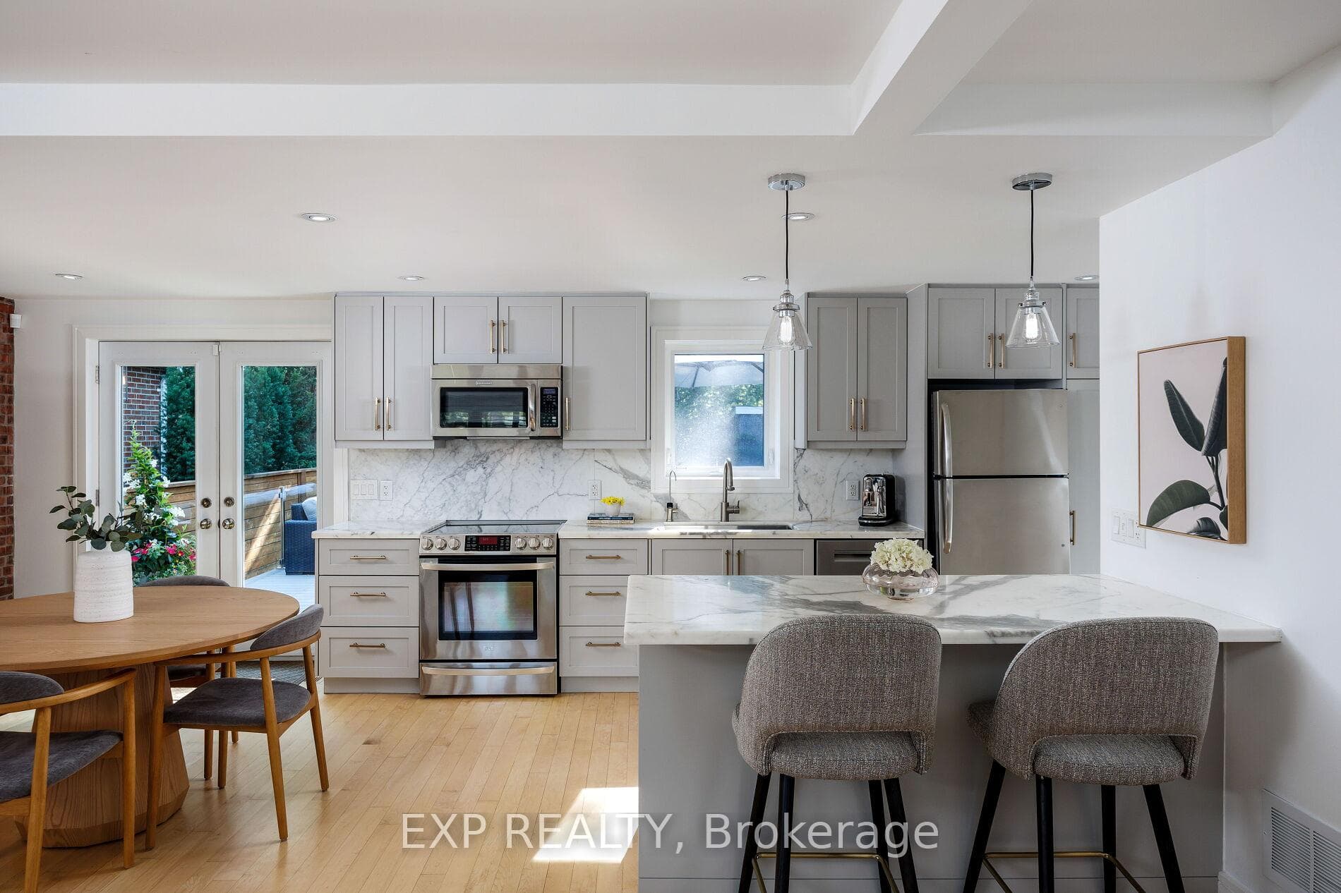 870 Royal York Road photo 8