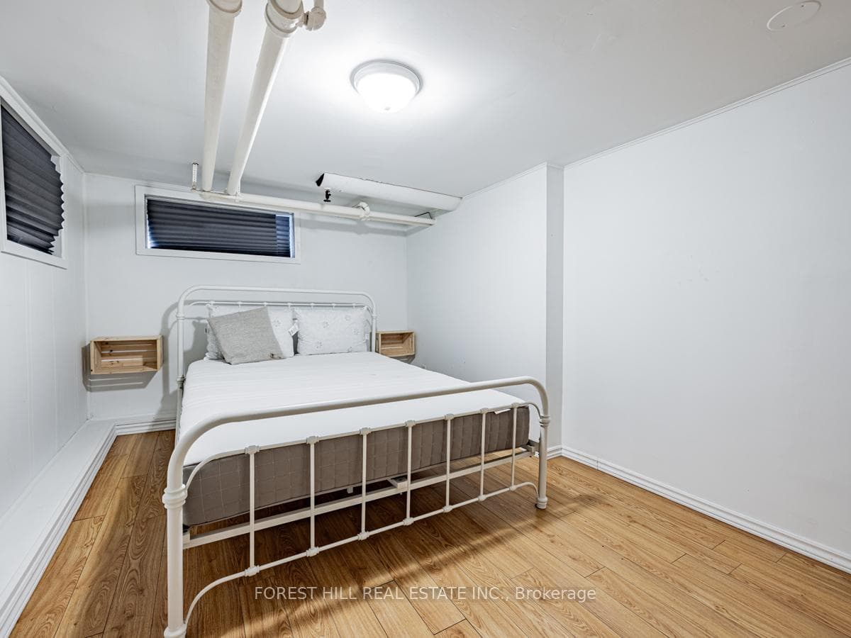 29 Scarboro Beach Boulevard Unit Lower photo 23