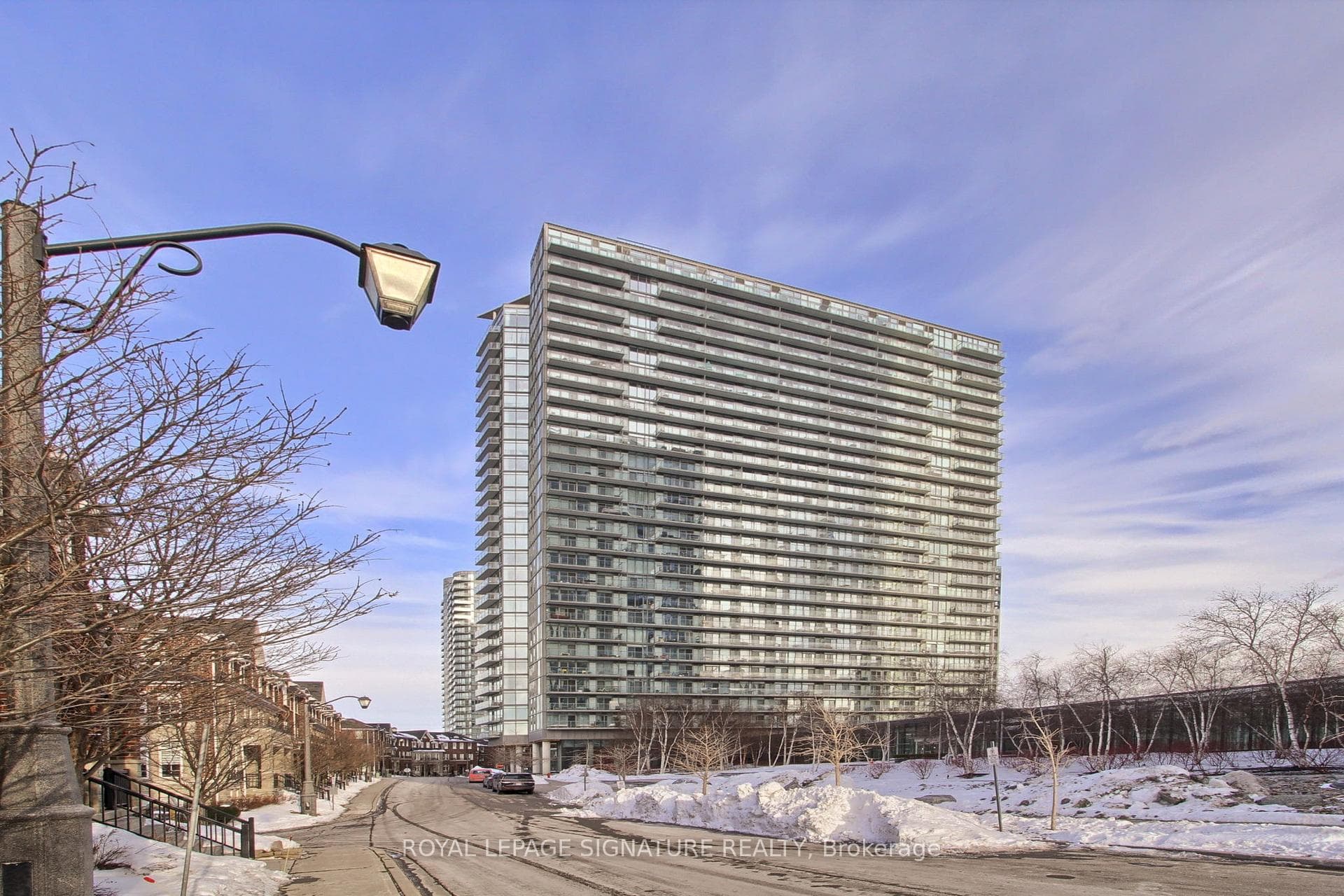 103 The Queensway N/A Unit 1511 photo 2