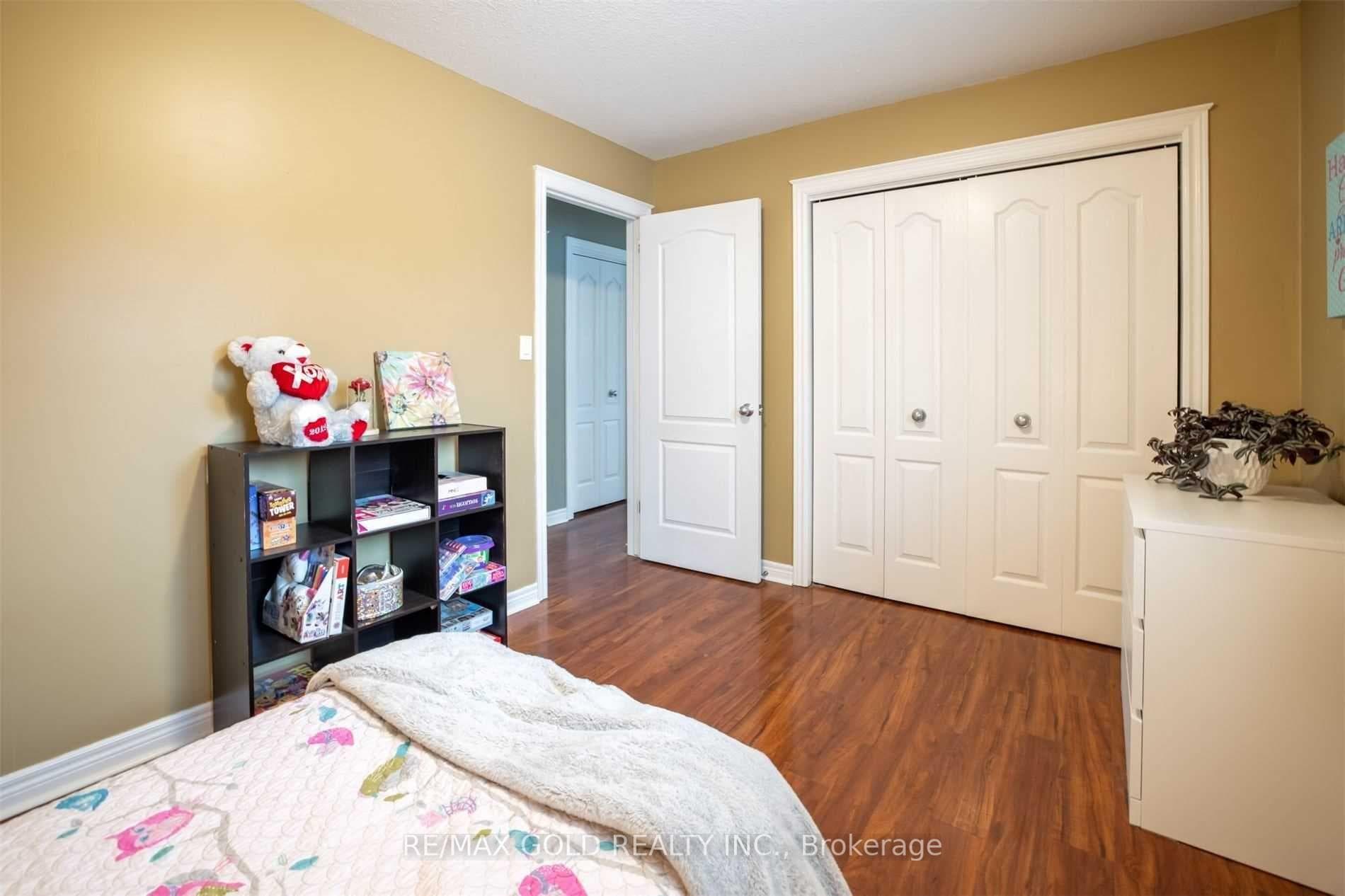 11 Rose Avenue photo 18