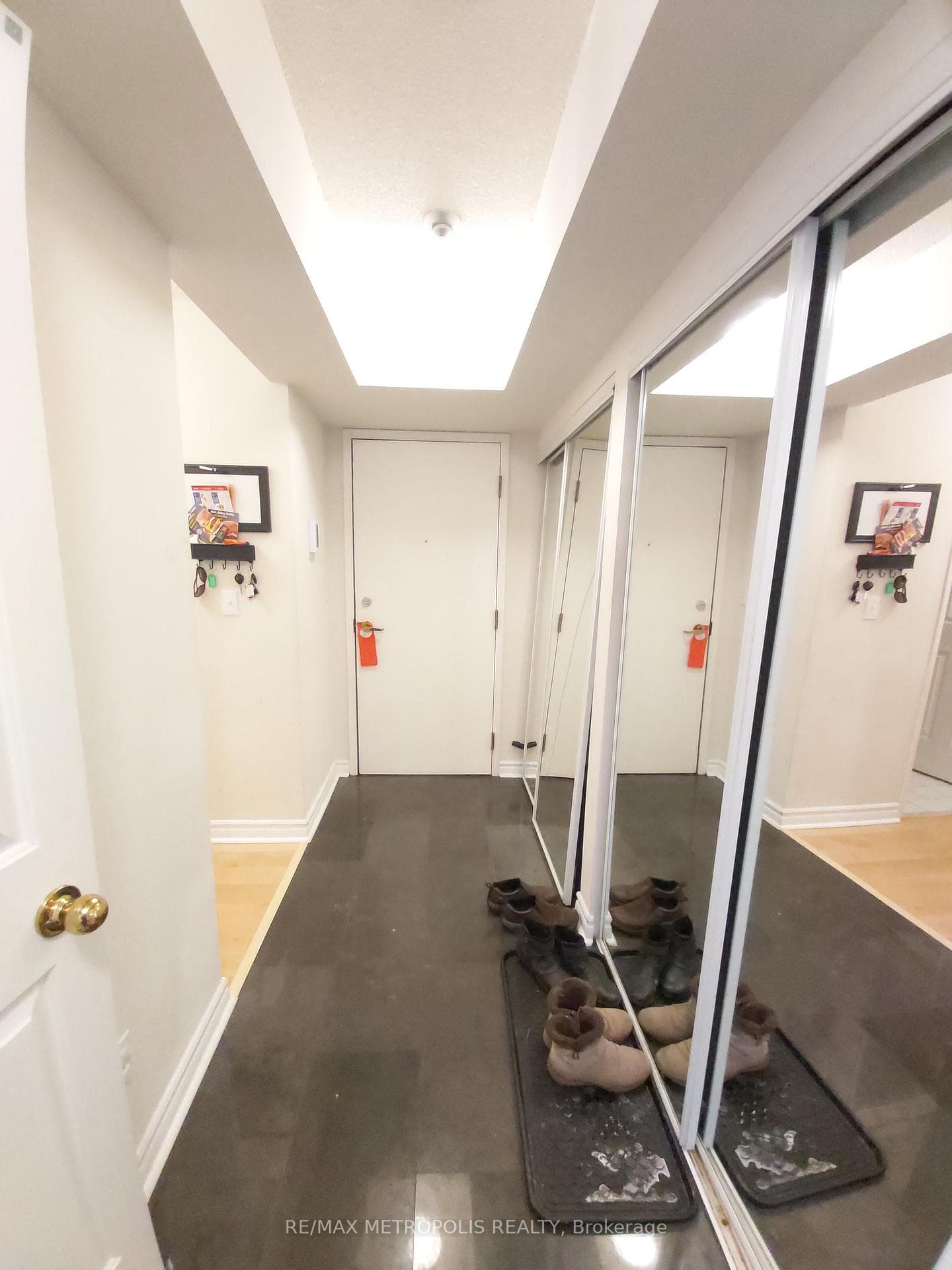 7 Carlton Street Unit 305 photo 6