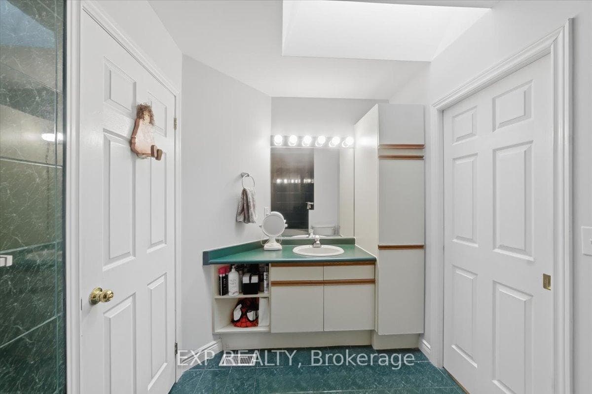 160 Davis Street photo 28