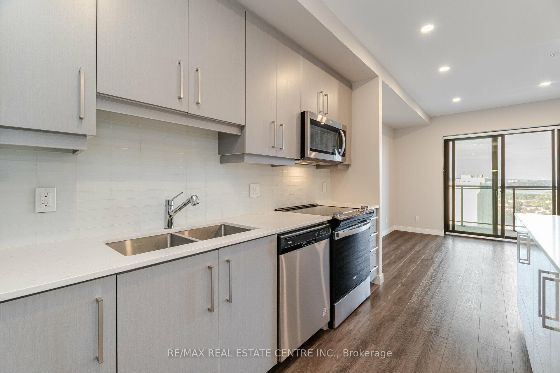 15 Queen Street Unit 1411 photo 8