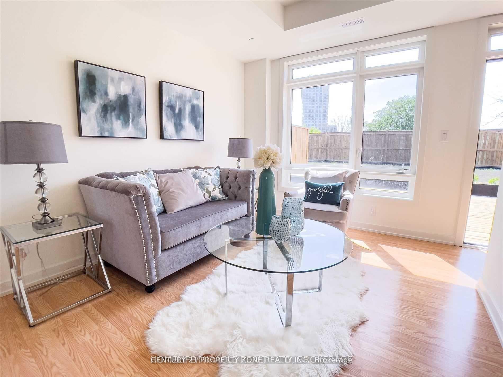 370 Red Maple Road Unit 23 photo 2