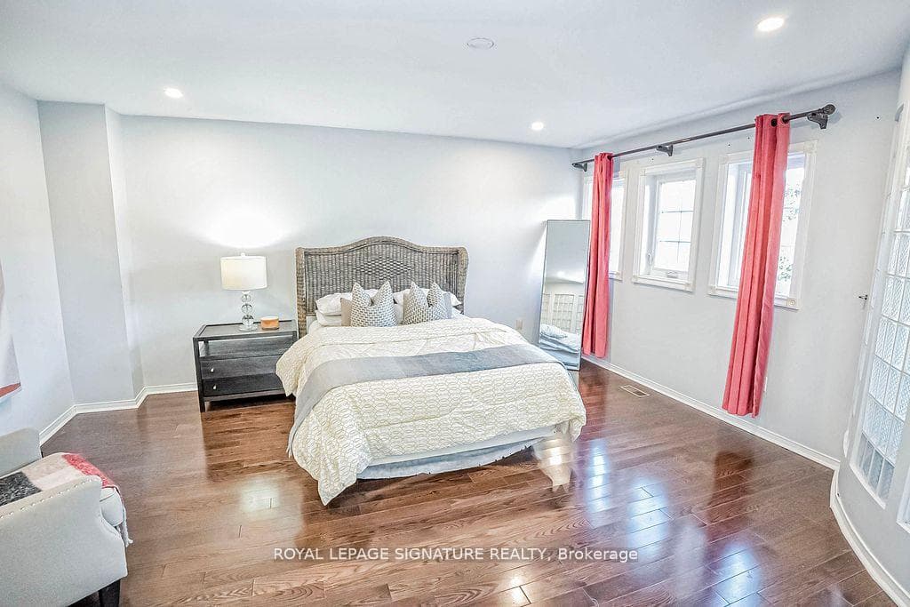 1141 Vanrose Street photo 21