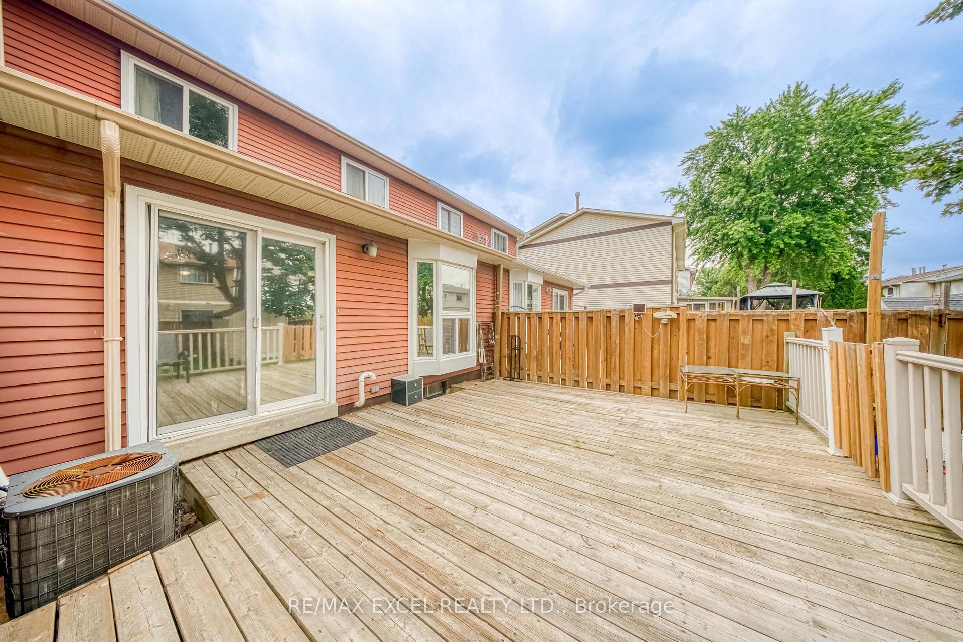 17 Sadlee Cove Crescent photo 32