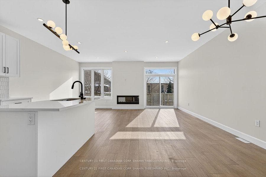 847 Catalpa Square photo 8