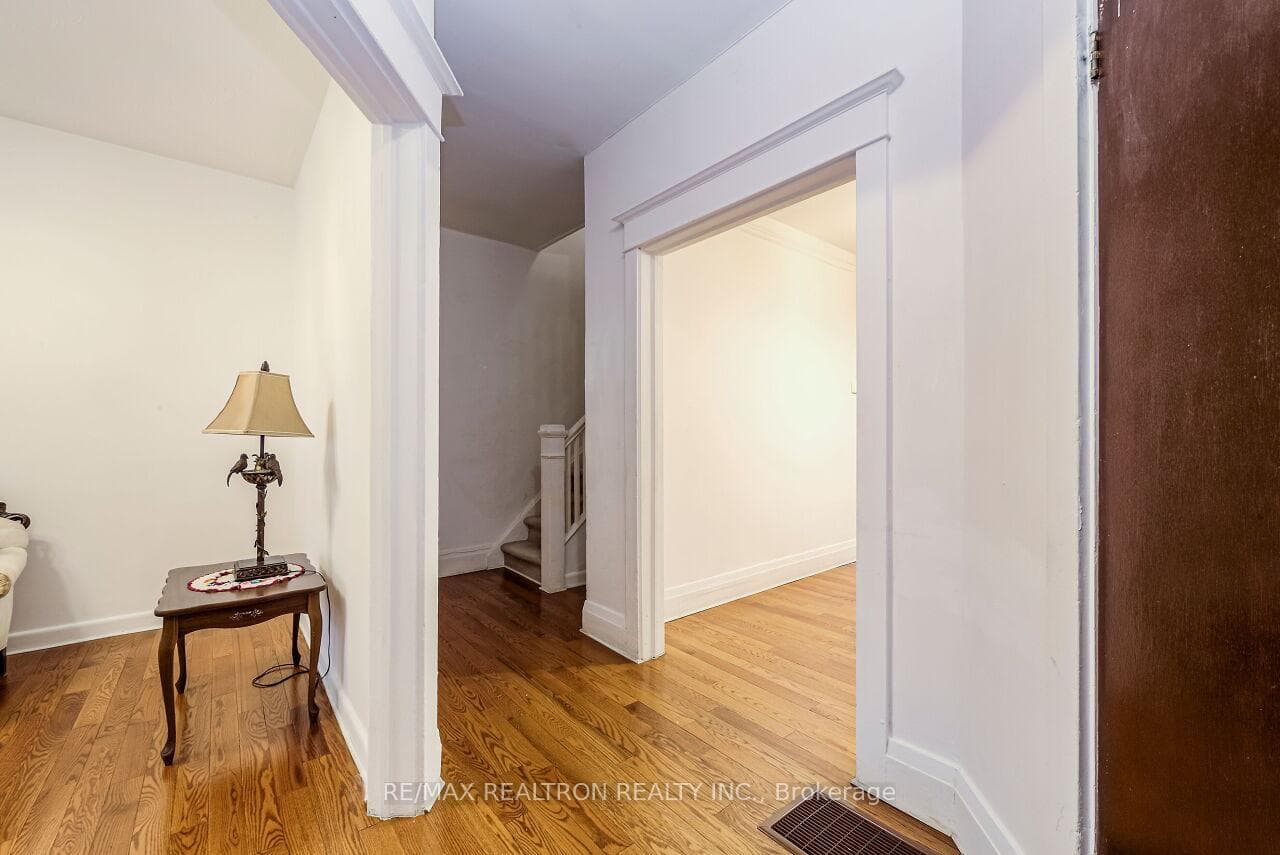 554 Christie Street photo 6