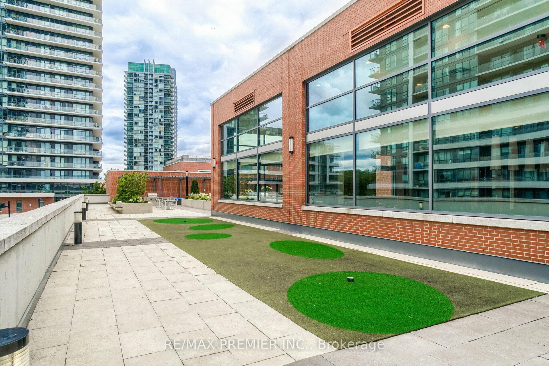 2212 Lake Shore Boulevard Unit 303 photo 37