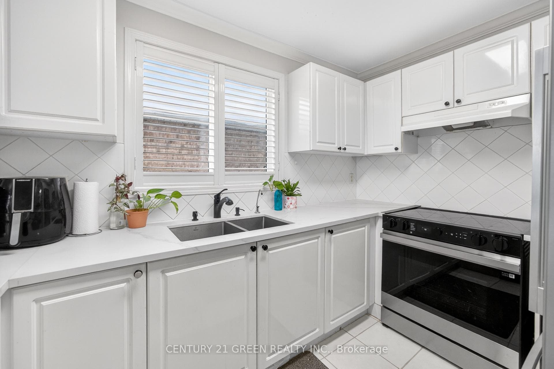 1666 Allan Crescent photo 20
