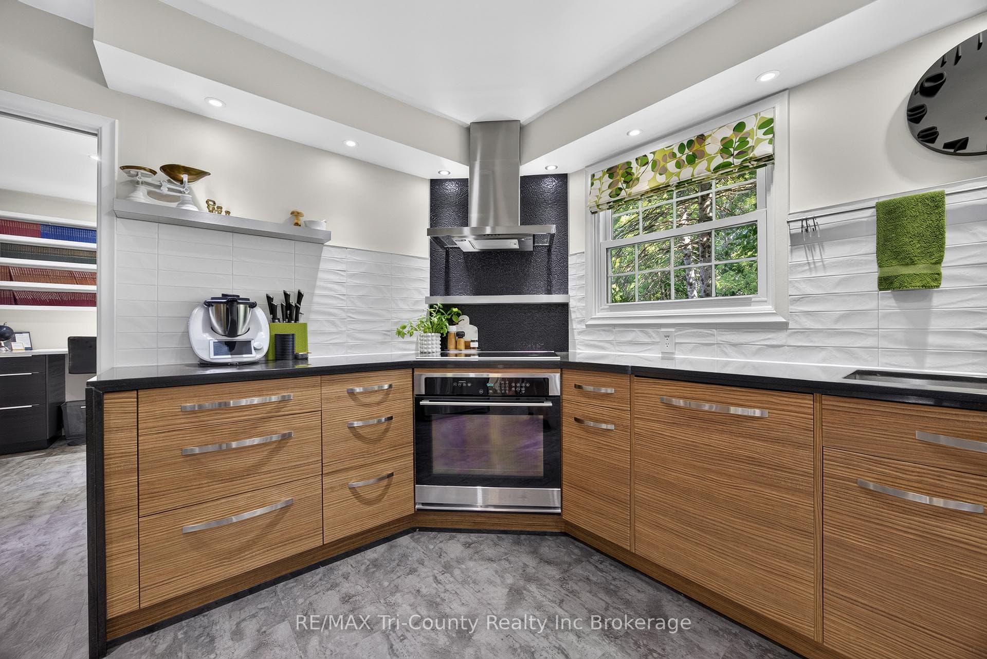 25 Demeyere Avenue photo 13