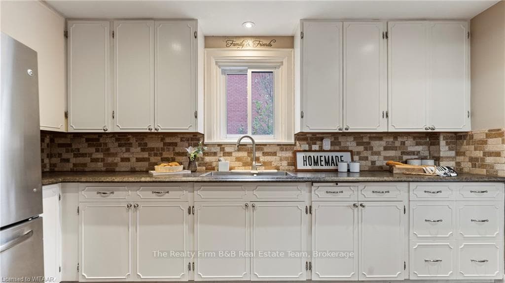 596 GRANT Street photo 16