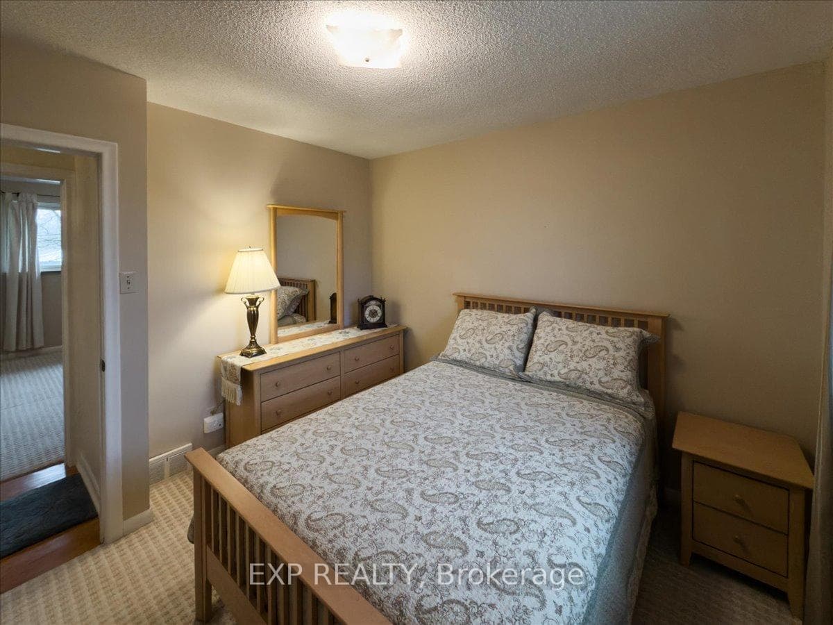 304 Burlington Crescent photo 34