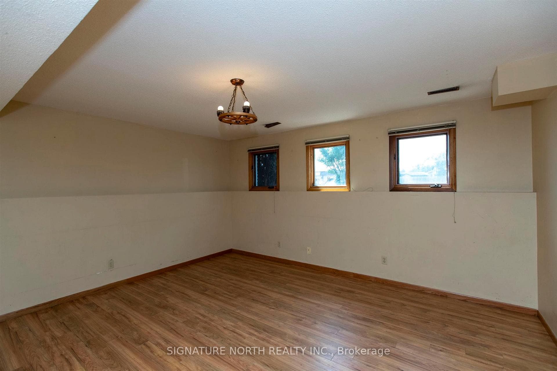 767 James Street photo 25
