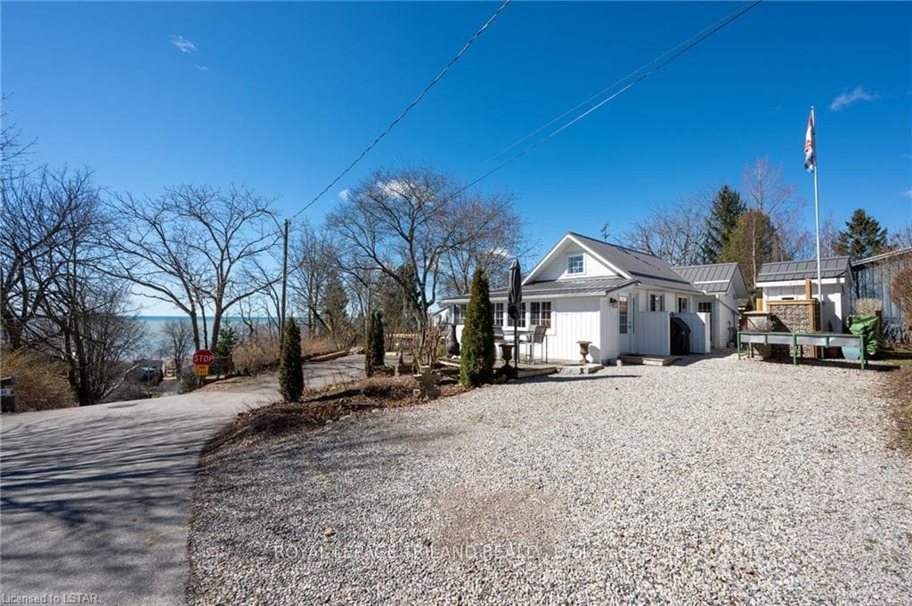 192 MITCHELL Street photo 1