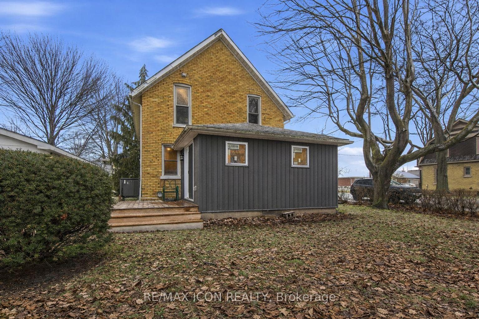 182 Maple Street photo 32