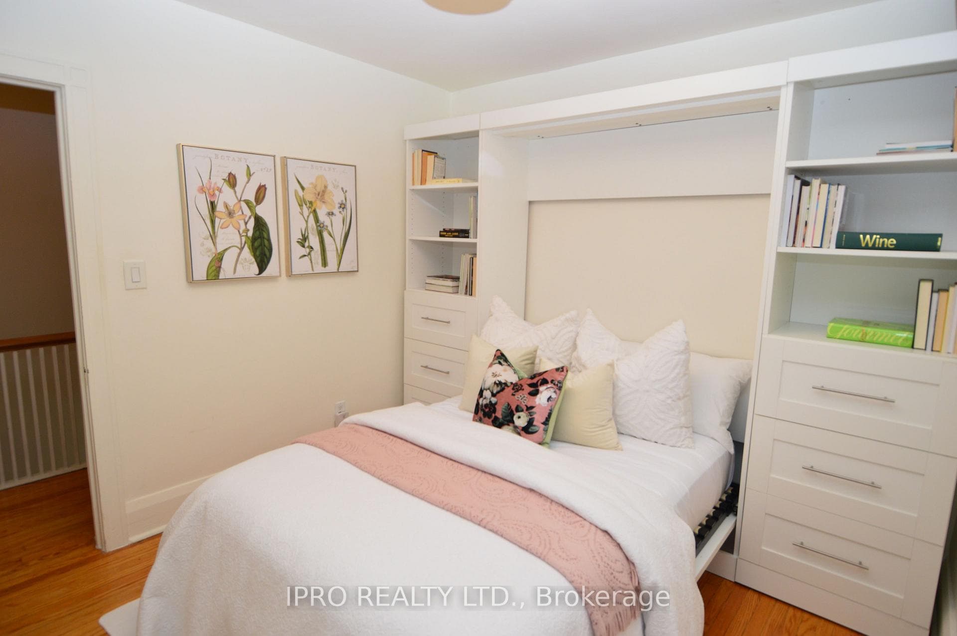 884 Davenport Road photo 14
