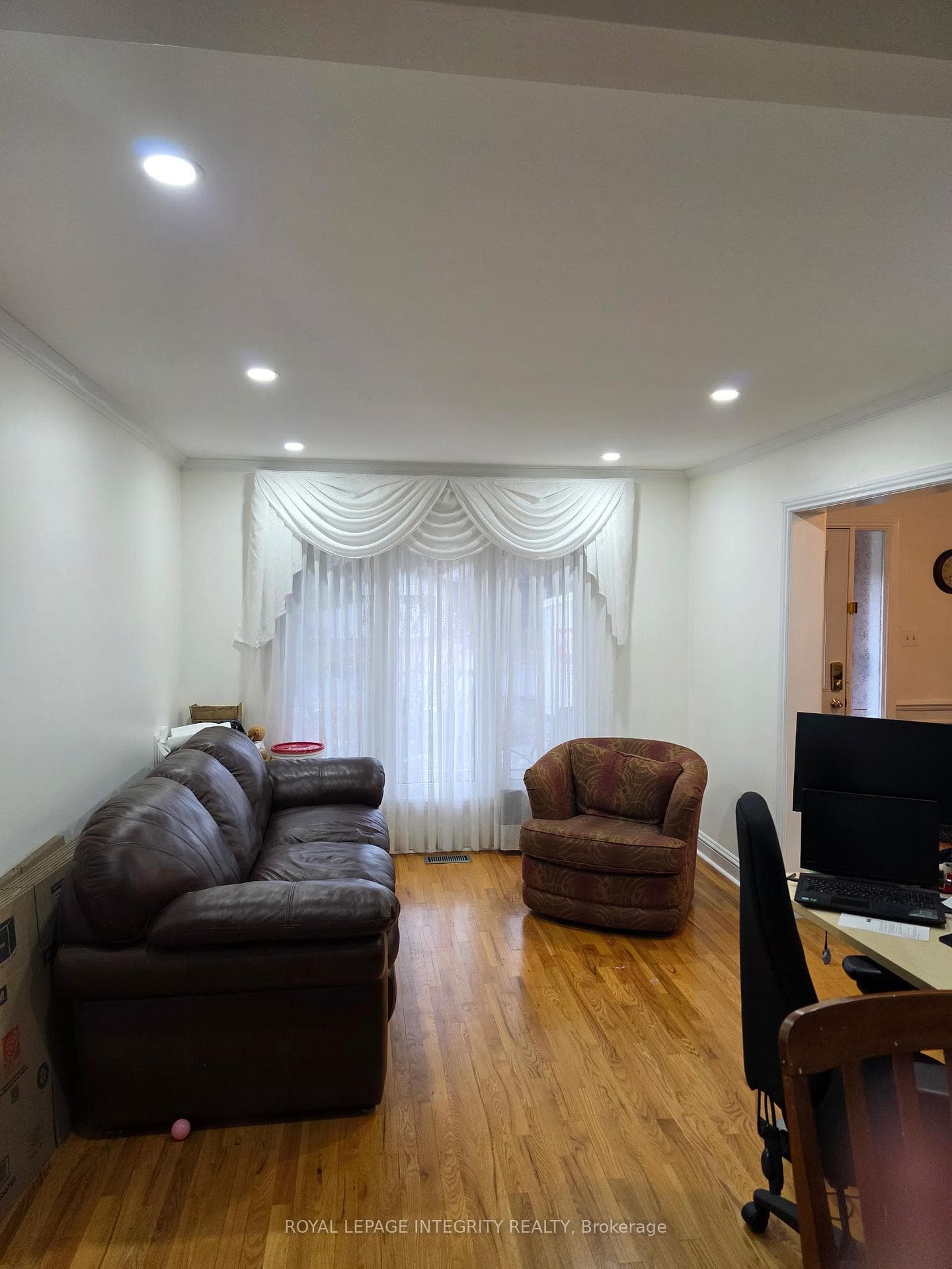 63 Topley Crescent photo 4