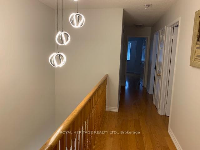 586 Mcbean ( Upper Level) Avenue photo 11