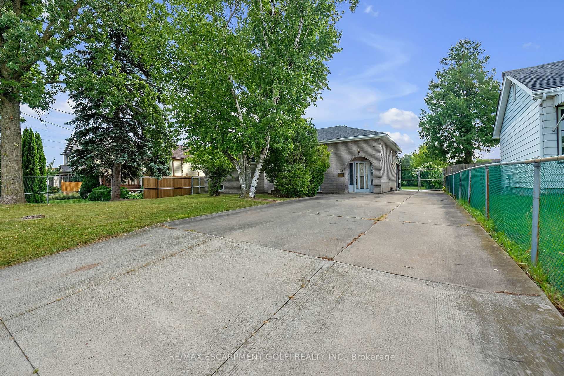 42 Deerhurst Road photo 1