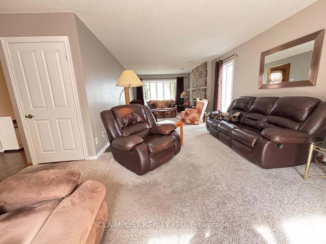 990 Lalonde Street photo 7