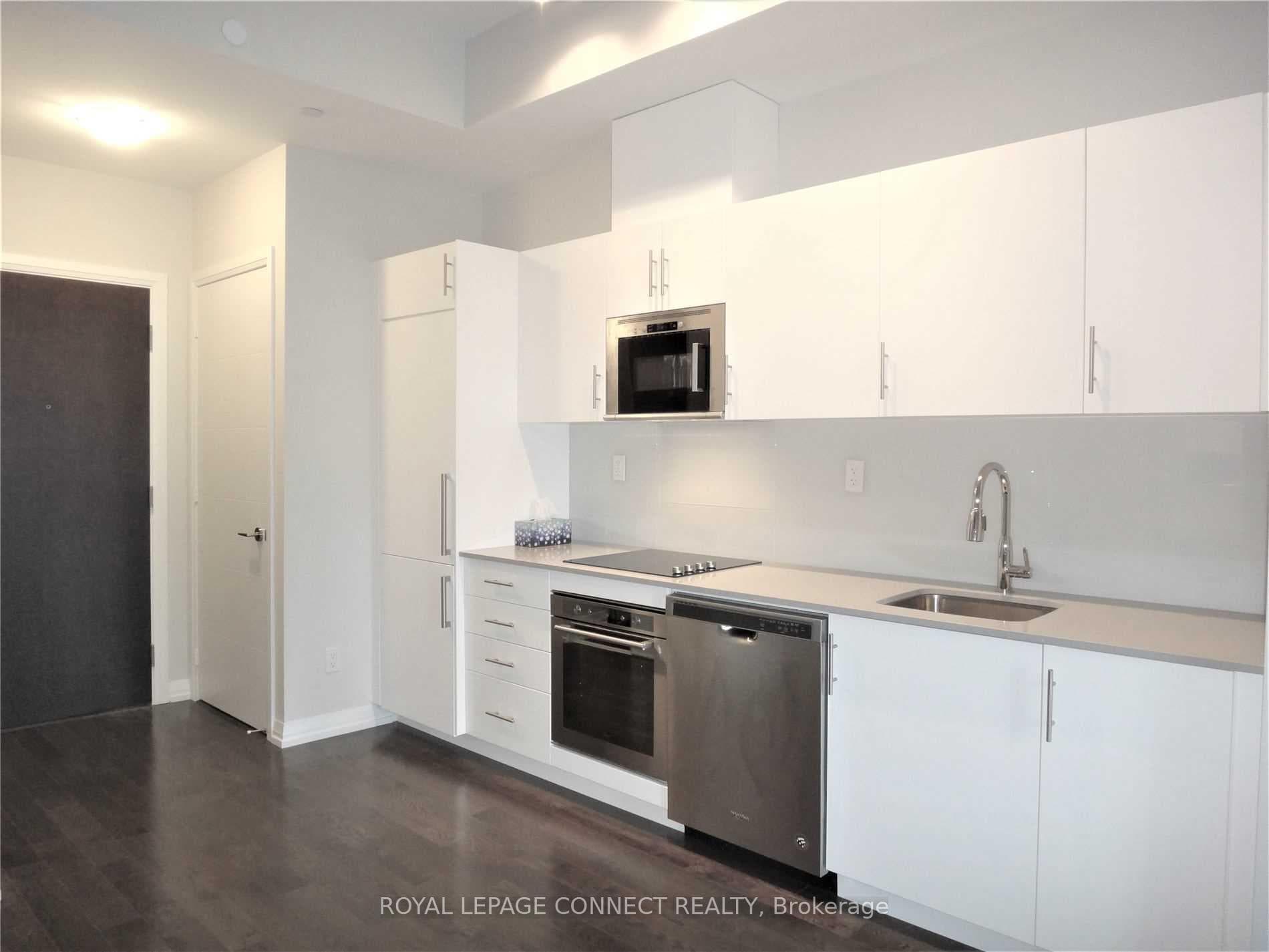 460 Adelaide Street Unit 819 photo 3