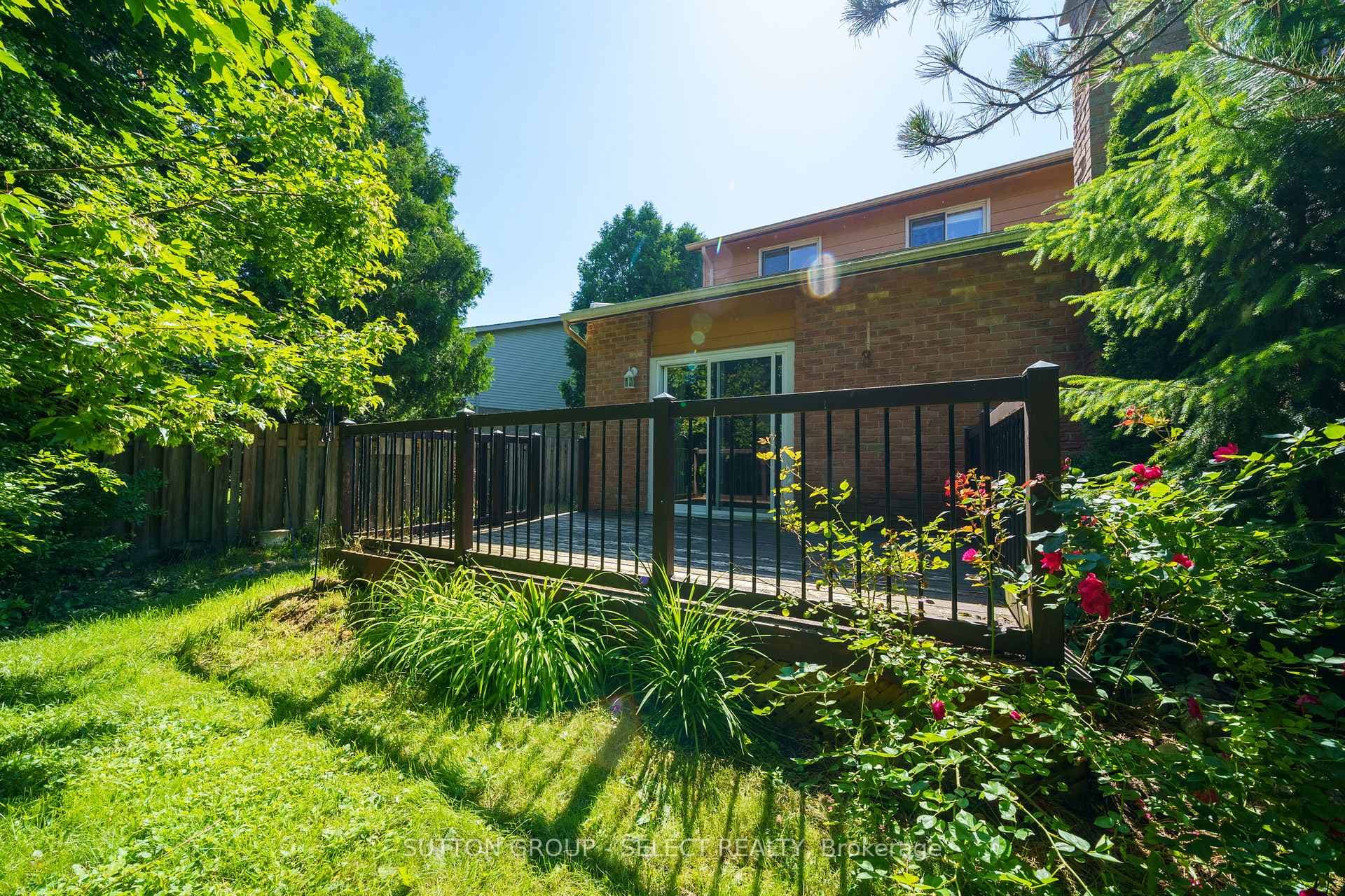 1839 Aldersbrook Road photo 37