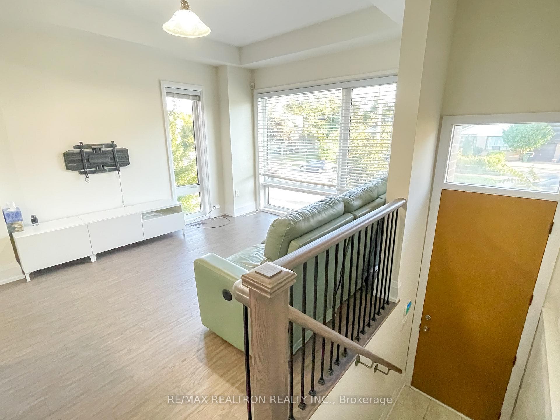 254 Finch Avenue photo 15