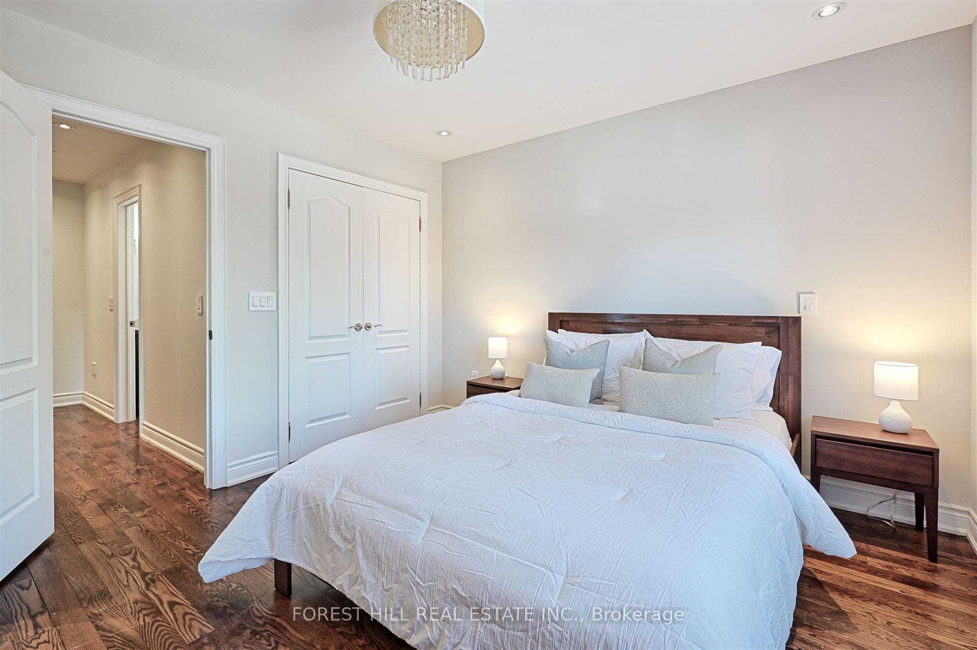 16 Chambers Avenue photo 17