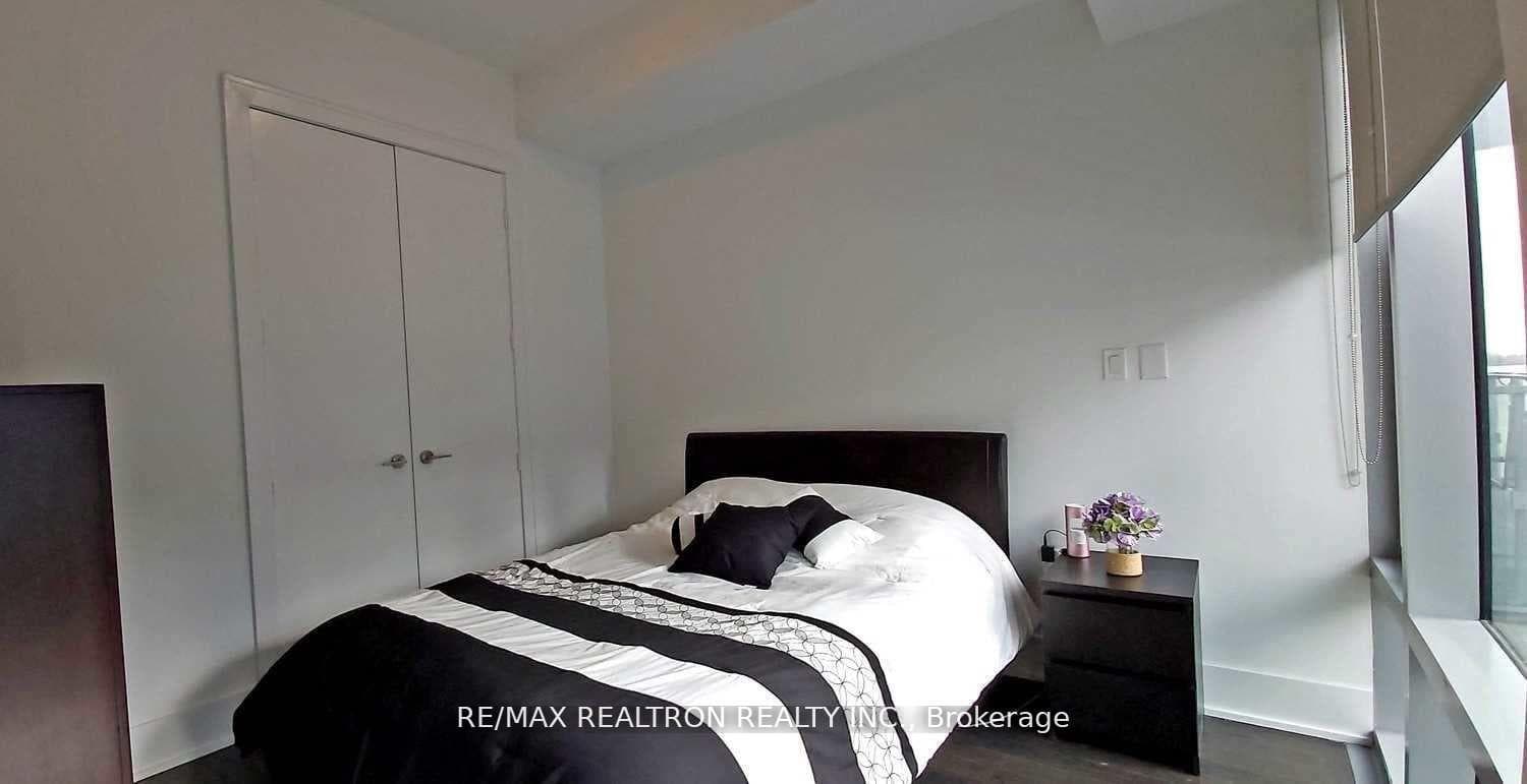 39 Queens Quay Unit 734 photo 14