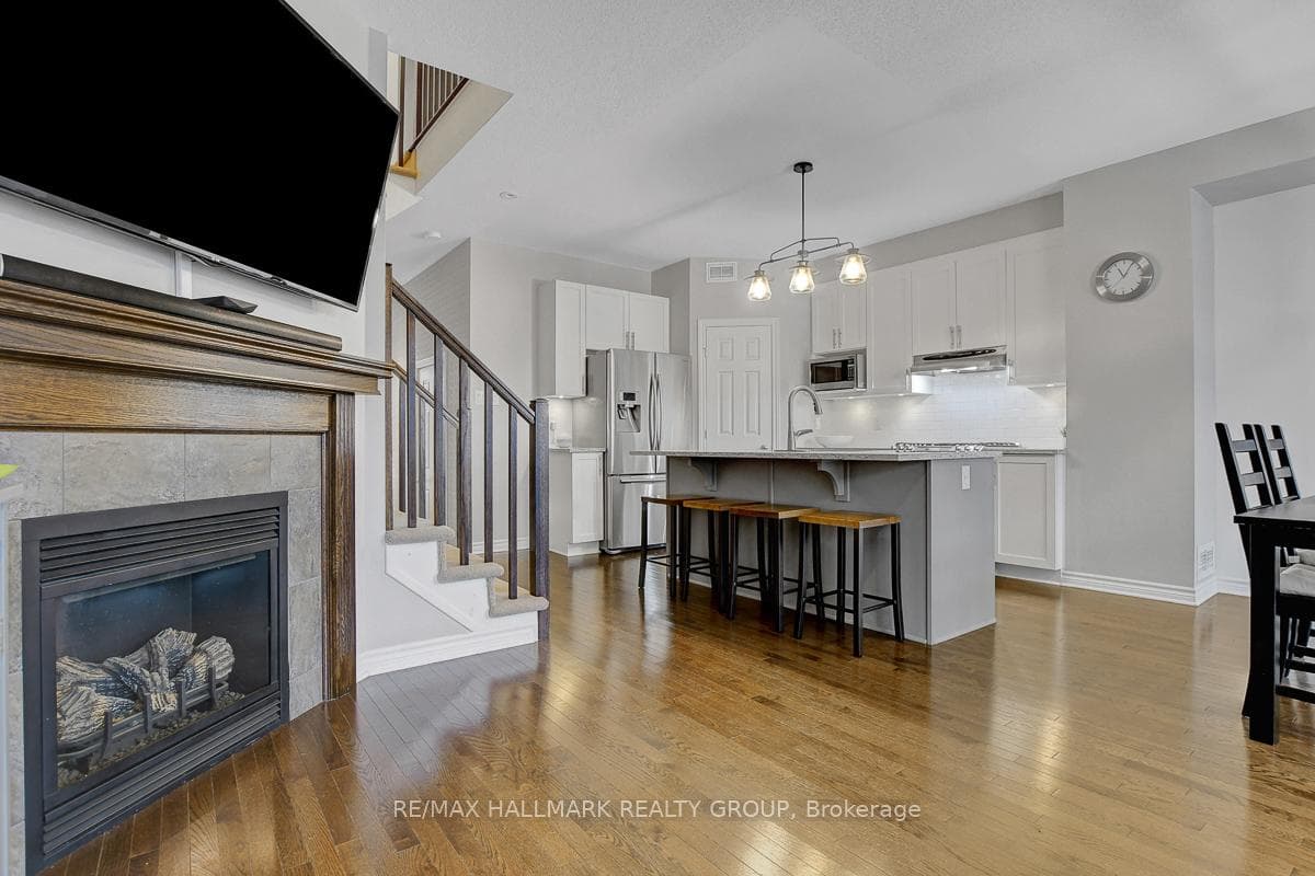 729 Hazelnut Crescent photo 6