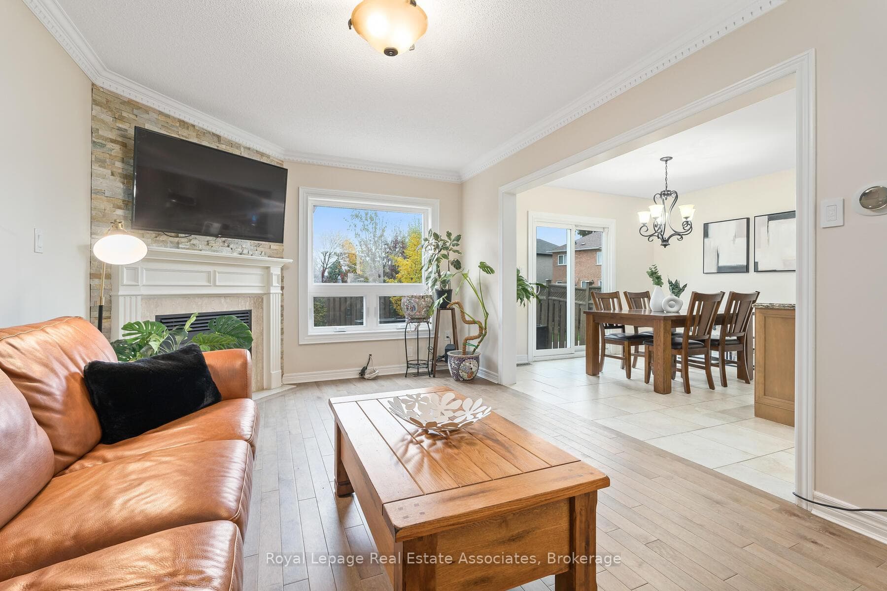 27 Royal Ridge Crescent photo 14