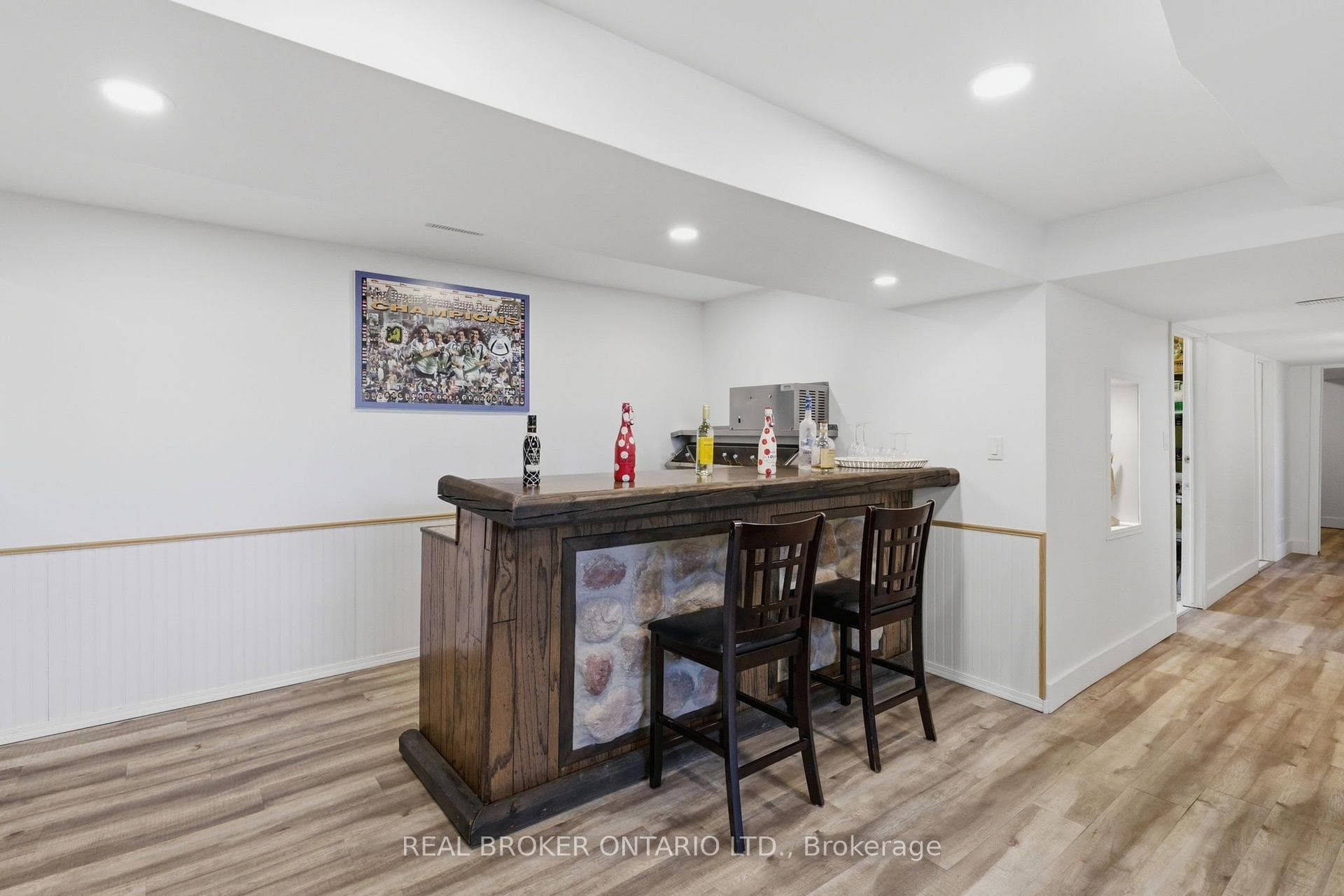 6022 Trafalgar Road photo 24