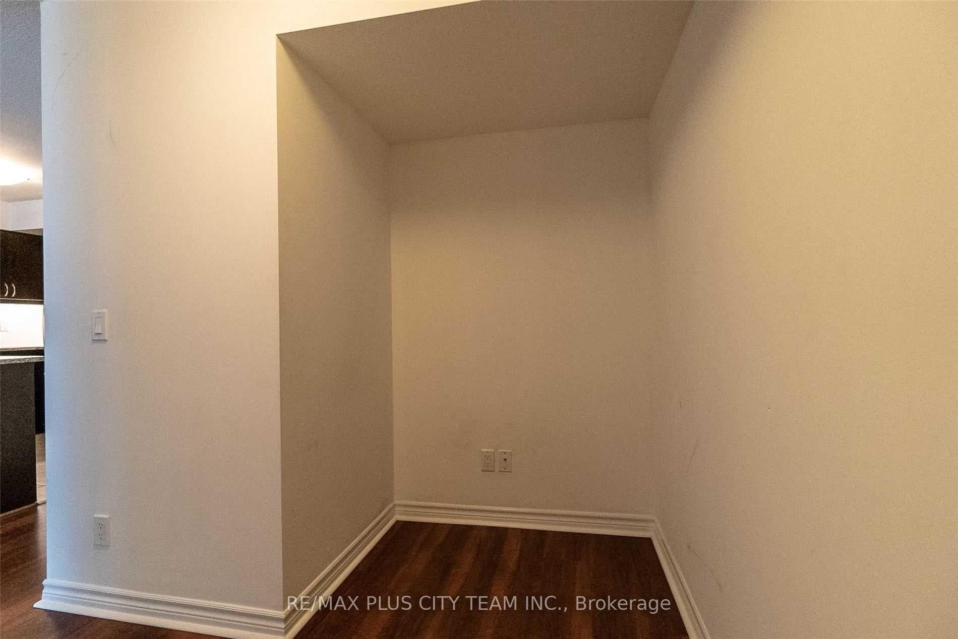 19 Grand Trunk Crescent Unit 1008 photo 8